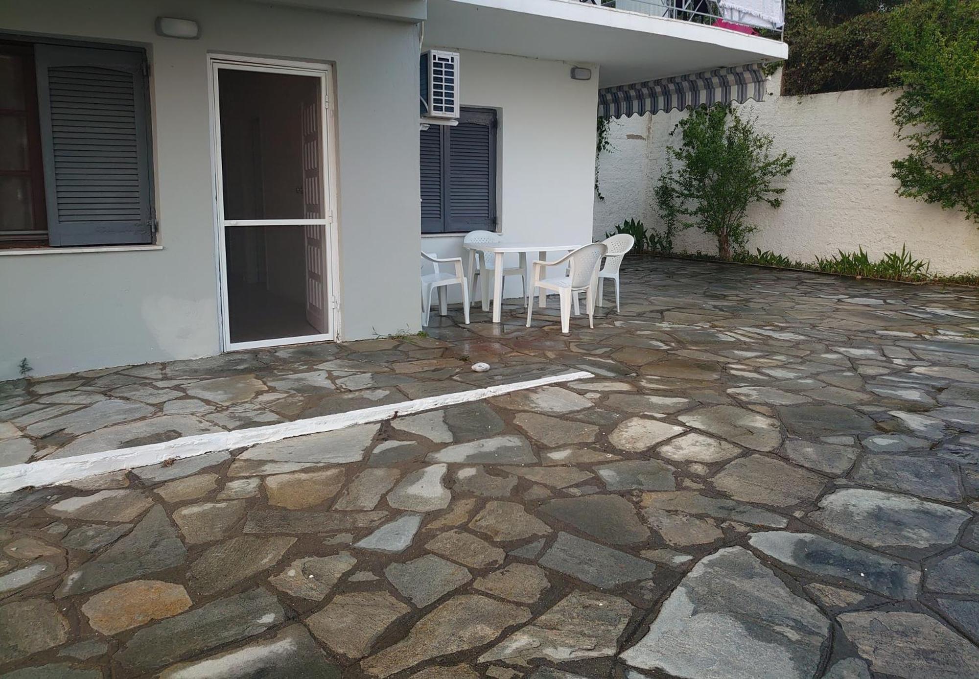 Merida Apartments Mola Kalyva Exterior photo